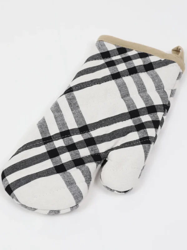 Inspire Me! Home Decor Black & Ivory Oven Mitt