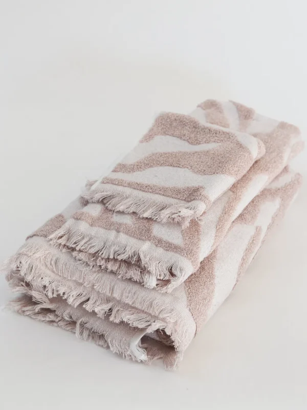 Inspire Me! Home Decor Blush Pink Heathered Stripe Towel (3 Sizes)