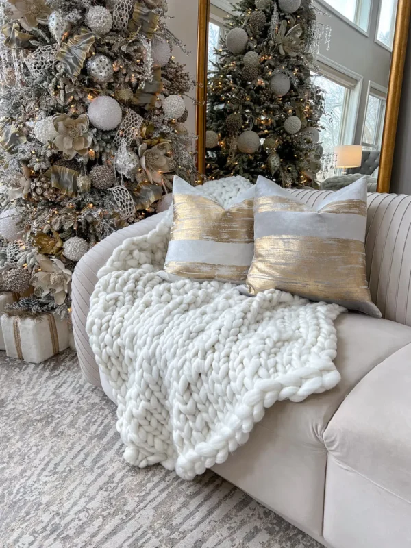 Inspire Me! Home Decor Ivory Chunky Knitted Throw Blanket