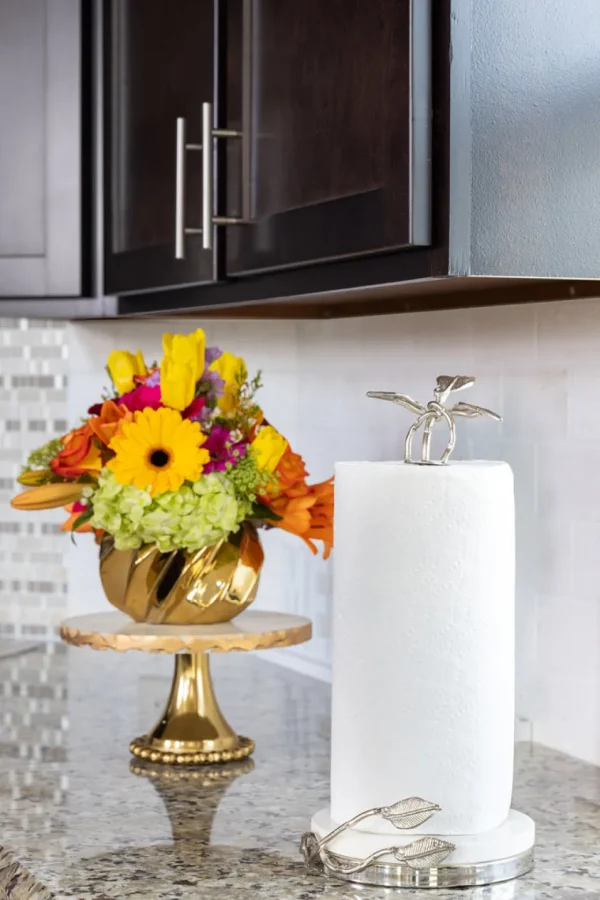 Inspire Me! Home Decor KITCHEN Silver Leaf Paper Towel Holder With Marble Base “From Pops Of Color Home Collection”