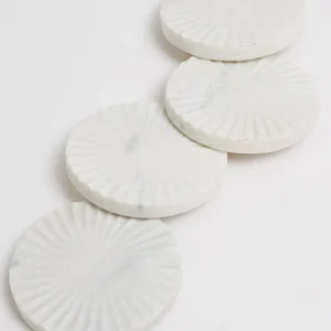 Inspire Me! Home Decor White Marble Round Coasters